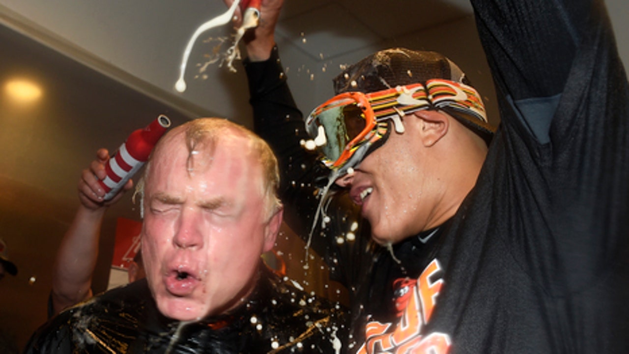 Giants, Blue Jays, Orioles grab playoff spots on final day